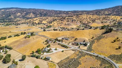 View/Area - 25880 Skyline Dr, Tehachapi, CA 93561 photo 7 of 8