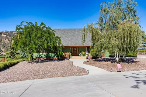 Exterior - 25880 Skyline Dr, Tehachapi, CA 93561 photo 12 of 22