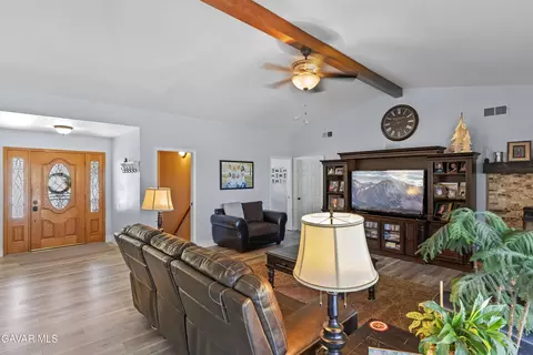Entry Way - 25880 Skyline Dr, Tehachapi, CA 93561 photo 1 of 4