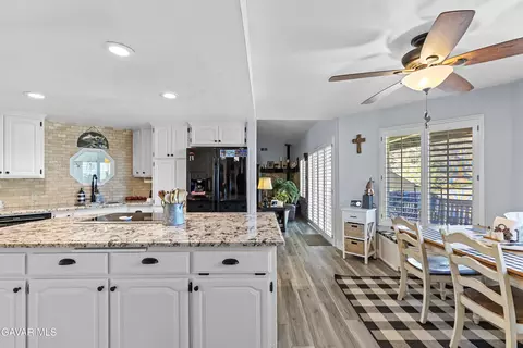 Kitchen - 25880 Skyline Dr, Tehachapi, CA 93561 photo 1 of 4