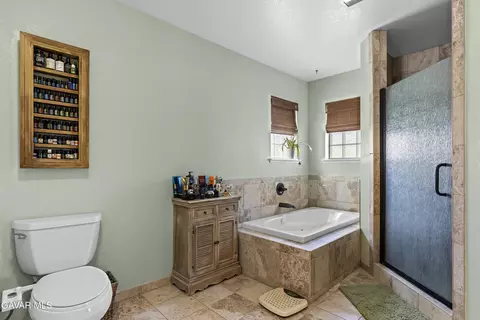 Bath - 25880 Skyline Dr, Tehachapi, CA 93561 photo 4 of 4