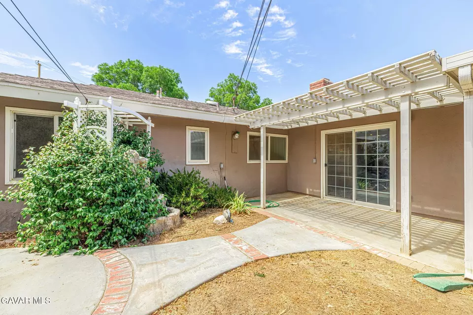 Exterior - 44916 18th Street St W, Lancaster, CA 93534 photo 7 of 9