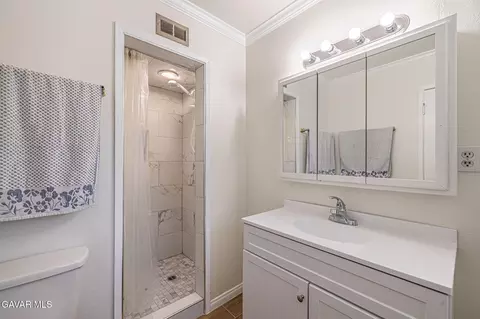 Bath - 44916 18th Street St W, Lancaster, CA 93534 photo 1 of 2