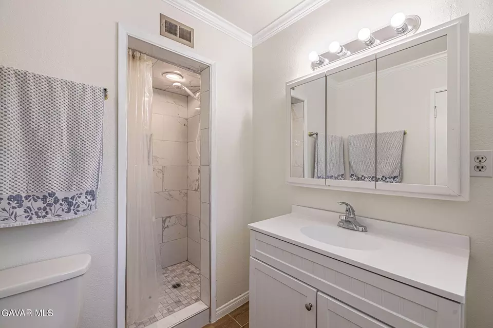 Bath - 44916 18th Street St W, Lancaster, CA 93534 photo 1 of 2
