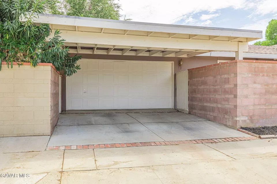 Exterior - 44916 18th Street St W, Lancaster, CA 93534 photo 9 of 9