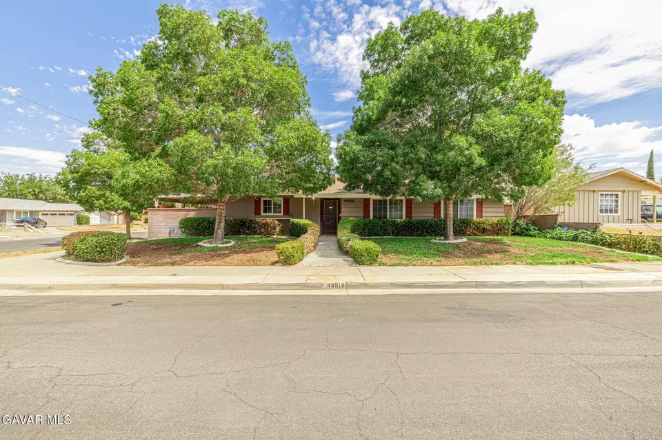 Exterior - 44916 18th Street St W, Lancaster, CA 93534 photo 1 of 9