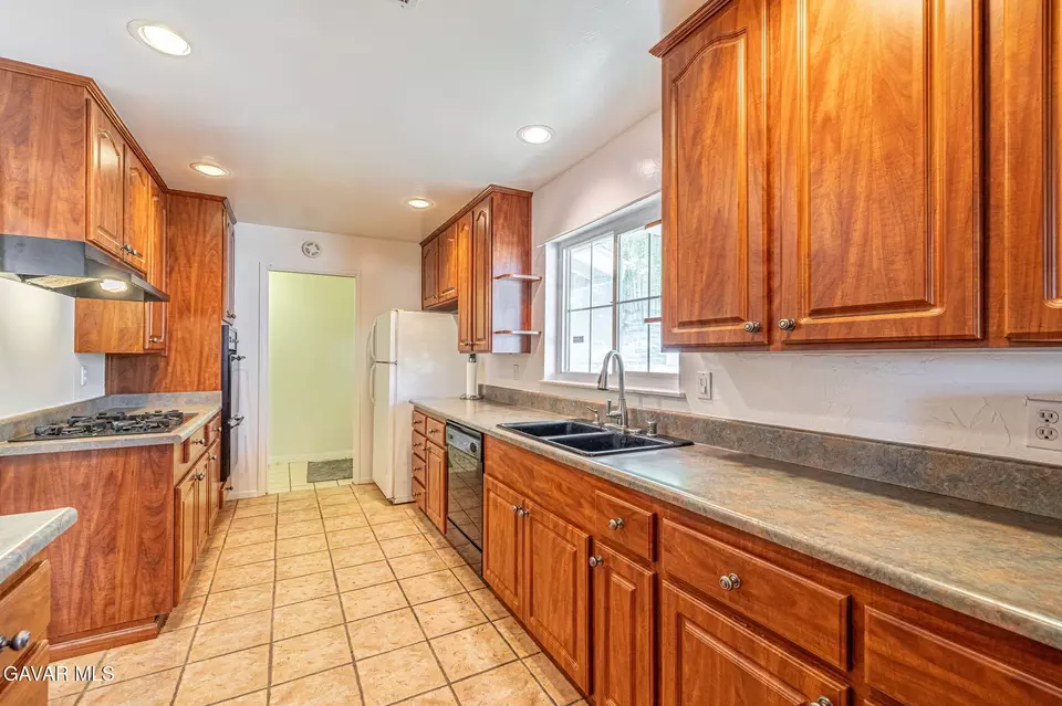 Kitchen - 44916 18th Street St W, Lancaster, CA 93534 photo 1 of 3