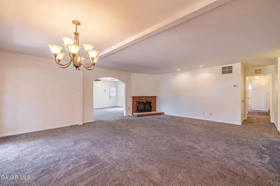 Living - 44916 18th Street St W, Lancaster, CA 93534 photo 2 of 4