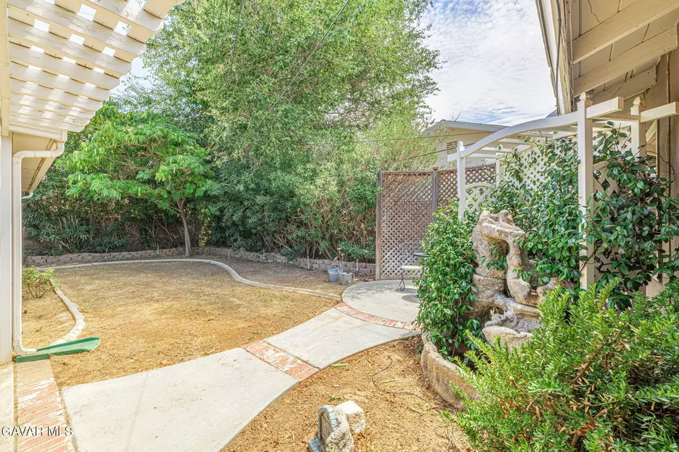Exterior - 44916 18th Street St W, Lancaster, CA 93534 photo 8 of 9
