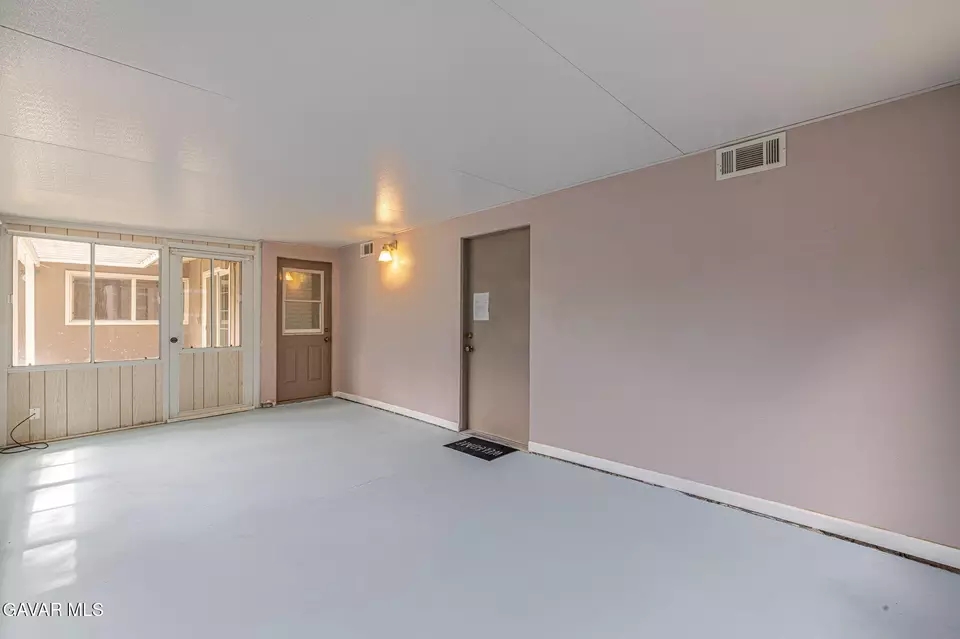 Exterior - 44916 18th Street St W, Lancaster, CA 93534 photo 5 of 9