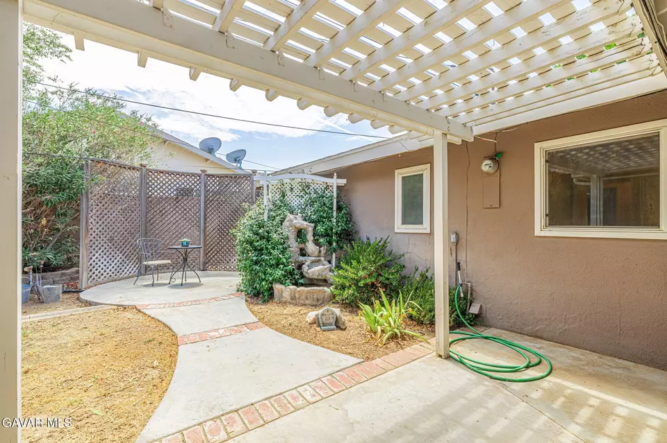 Exterior - 44916 18th Street St W, Lancaster, CA 93534 photo 6 of 9