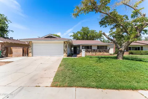 1133 Ave J-11 W, Lancaster, CA 93534