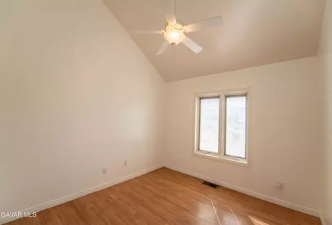 Bedroom - 21541 Westwood Blvd, Tehachapi, CA 93561 photo 2 of 2