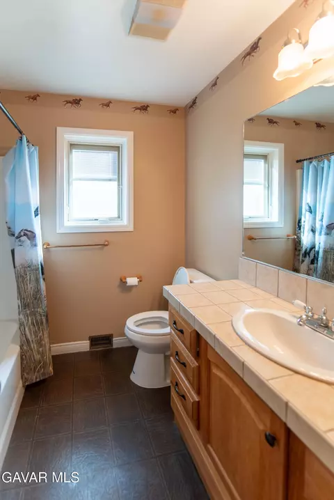 Bath - 21541 Westwood Blvd, Tehachapi, CA 93561 photo 4 of 5