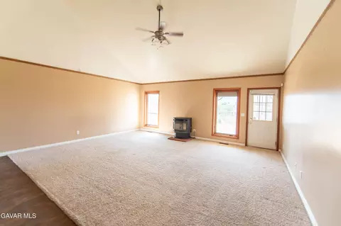 Living - 21541 Westwood Blvd, Tehachapi, CA 93561 photo 1 of 1