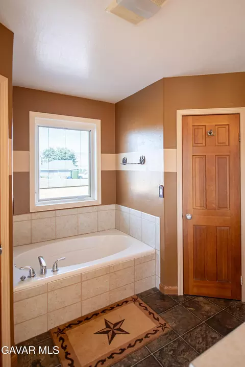 Bath - 21541 Westwood Blvd, Tehachapi, CA 93561 photo 1 of 5