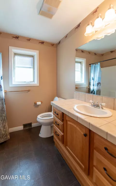 Bath - 21541 Westwood Blvd, Tehachapi, CA 93561 photo 5 of 5