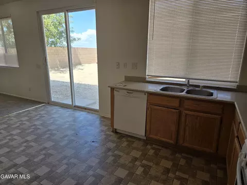 2301 Newgrove St E, Lancaster, CA 93535 photo 4