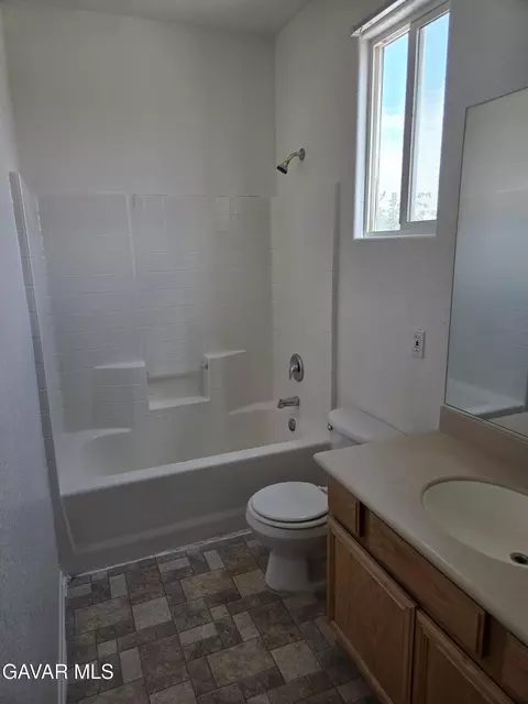 2301 Newgrove St E, Lancaster, CA 93535 photo 10