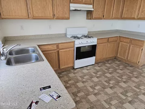2301 Newgrove St E, Lancaster, CA 93535 photo 3