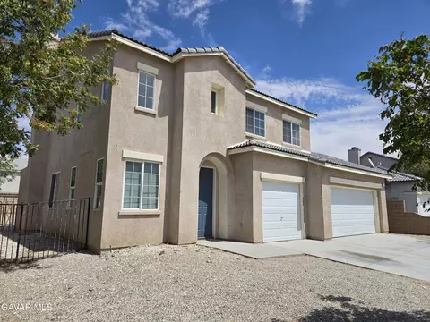 2301 Newgrove St E, Lancaster, CA 93535