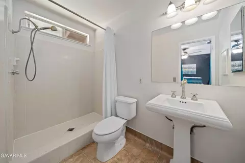 Bath - 44527 Denmore Ave, Lancaster, CA 93535 photo 2 of 2