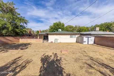Exterior - 44527 Denmore Ave, Lancaster, CA 93535 photo 4 of 5