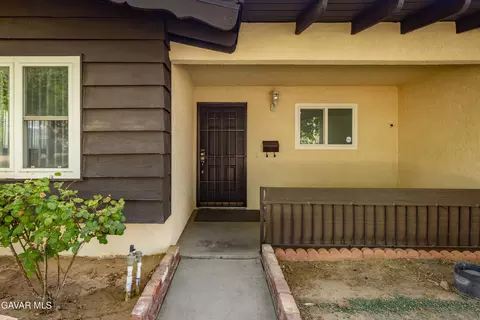 Exterior - 44527 Denmore Ave, Lancaster, CA 93535 photo 3 of 5