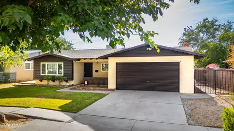 Exterior - 44527 Denmore Ave, Lancaster, CA 93535 photo 2 of 5