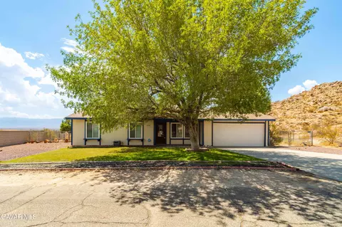 17718 Queensglen Ave, Palmdale, CA 93591