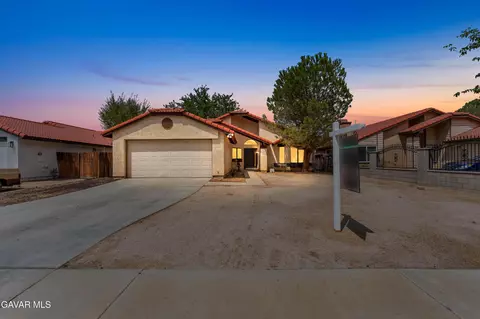 1607 Newgrove St E, Lancaster, CA 93535