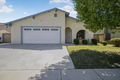 1118 Chagal Ave, Lancaster, CA 93535