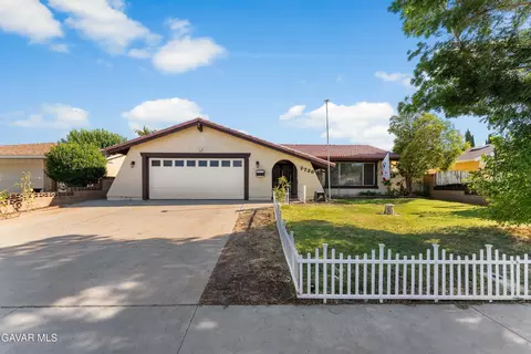 2736 Ave R-7 E, Palmdale, CA 93550