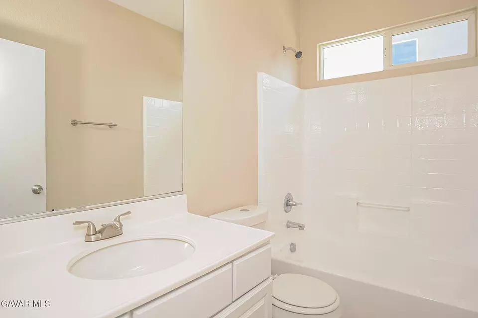 Bath - 2736 Garnet Ln, Lancaster, CA 93535 photo 3 of 3