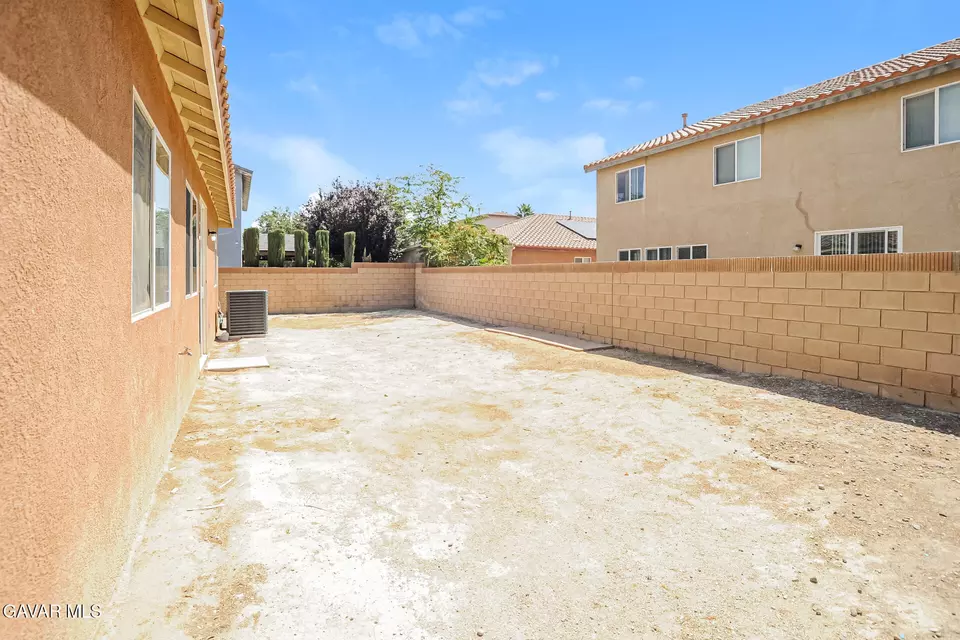 Exterior - 2736 Garnet Ln, Lancaster, CA 93535 photo 4 of 4