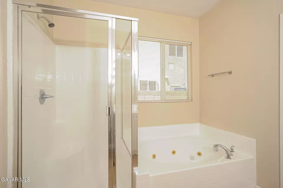 Bath - 2736 Garnet Ln, Lancaster, CA 93535 photo 2 of 3