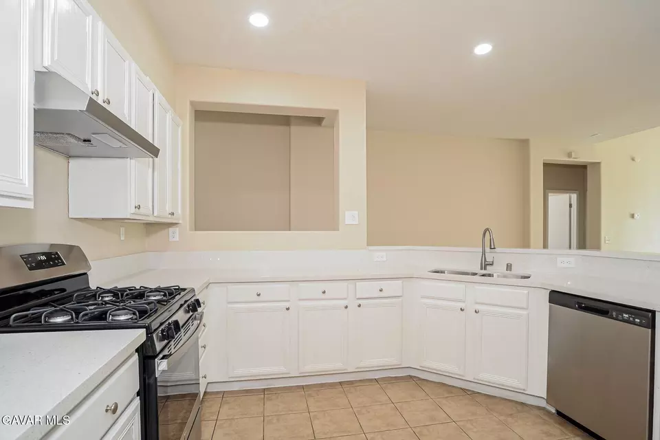 Kitchen - 2736 Garnet Ln, Lancaster, CA 93535 photo 2 of 2