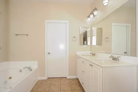 Bath - 2736 Garnet Ln, Lancaster, CA 93535 photo 1 of 3