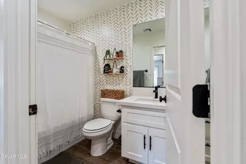 Bath - 28060 Preakness Dr, Tehachapi, CA 93561 photo 1 of 3