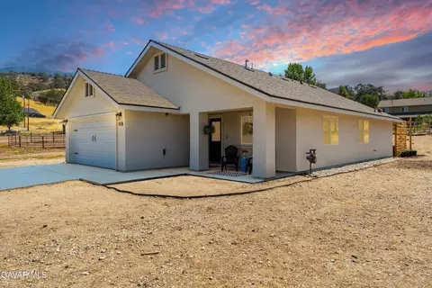 28060 Preakness Dr, Tehachapi, CA 93561