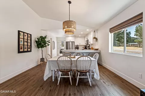 Dining - 28060 Preakness Dr, Tehachapi, CA 93561 photo 1 of 1