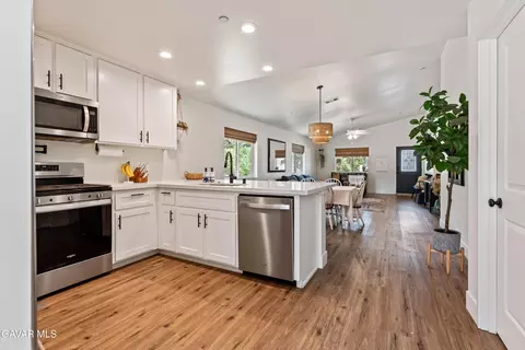 Kitchen - 28060 Preakness Dr, Tehachapi, CA 93561 photo 2 of 2