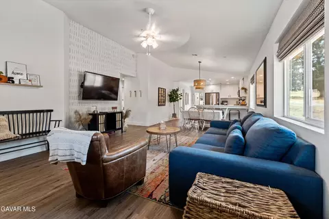 Living - 28060 Preakness Dr, Tehachapi, CA 93561 photo 2 of 2