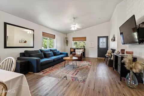 Living - 28060 Preakness Dr, Tehachapi, CA 93561 photo 1 of 2