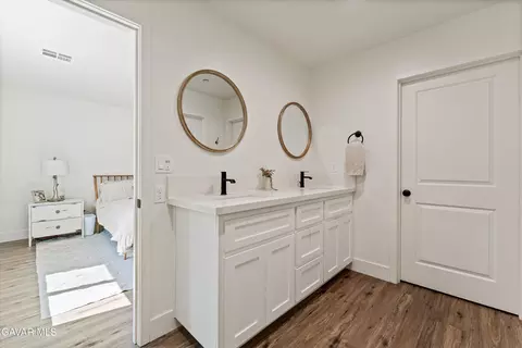 Bath - 28060 Preakness Dr, Tehachapi, CA 93561 photo 3 of 3