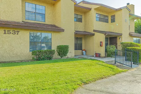 1537 Ave L Unit 2 W, Lancaster, CA 93534