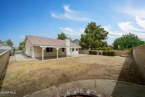 Exterior - 716 Avenue J9 E, Lancaster, CA 93535 photo 3 of 4