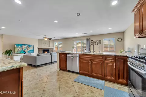 1415 Richfield Ave, Rosamond, CA 93560 photo 4