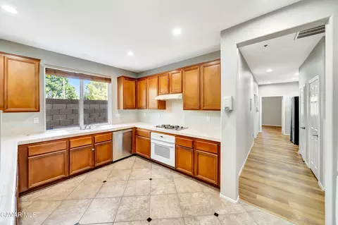 Entry Way - 3005 Minford St, Lancaster, CA 93536 photo 5 of 11