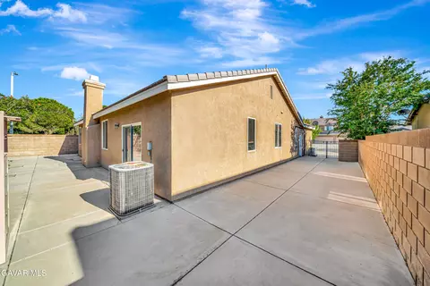 Exterior - 3005 Minford St, Lancaster, CA 93536 photo 4 of 8